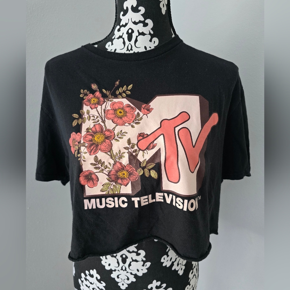 MTV Black Cropped T-Shirt with Floral Design Sz L
